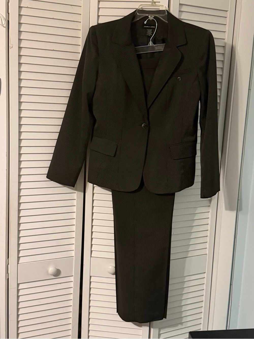 Ainsley & Aidan Women’s Tailored Two-Piece pantsuit
